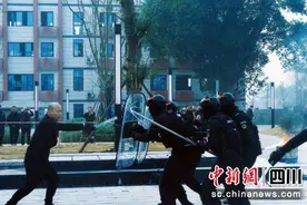 自贡富顺：开展2024年校园反恐防暴综合演练图片