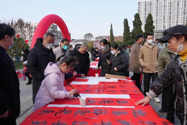 舞龙大会、民俗踩街、民俗展演、互动市集......安福县2026年喜迎新春文艺展演暨第四届民俗文化庙会预告来袭！