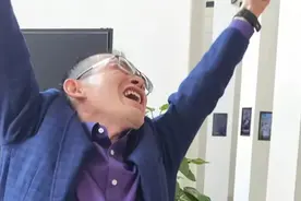 分离24年，深圳“悬赏千万寻子”父亲宣布好消息：儿子找到了，在读研究生图片