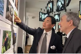 “Panda的世界”大熊猫影像展走进巴黎图片