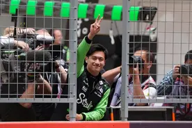 中国车手周冠宇首次正式亮相F1中国大奖赛图片
