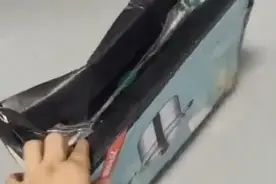 【小里帮忙】男子邮寄电瓶收货成空包裹？圆通速递：已协商赔偿图片