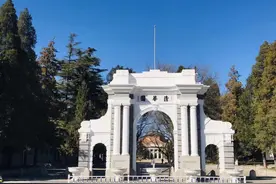 清华北大等多所双一流高校今年扩招 多投入人工智能专业图片