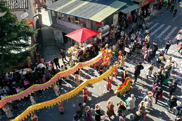 四川宝兴文旅宠客 十条政策让游客吃喝玩乐都享优惠