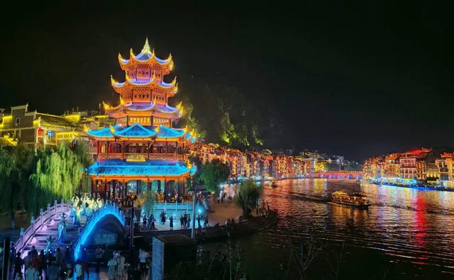 以水润文 以文促旅——镇远古城掀起暑期旅游热潮