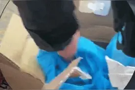 网约车司机接单“闪送”，纸箱里竟装了352350元人民币！图片