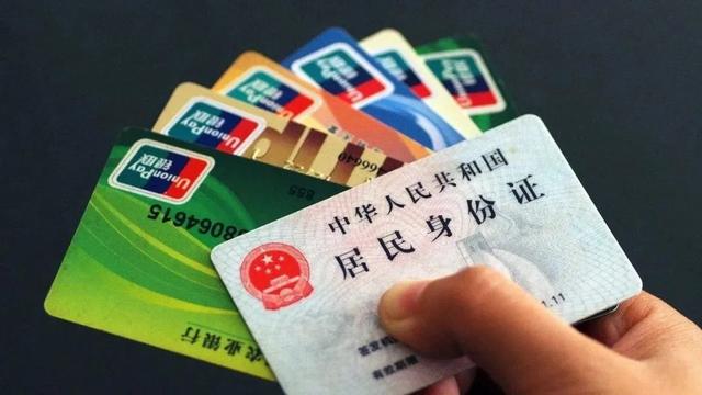 浙江一女子紧急报警：有人说我是在逃人员！警察一看：还真是！当场控制……