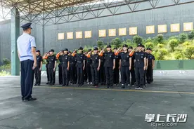 长沙百余少年入警校“闭关”文武兼修图片