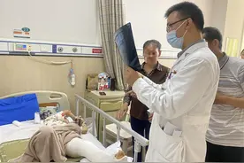 8岁男孩长期腿疼竟然是股骨头坏死，专家表示：尽早发现、及时正确治疗可痊愈图片