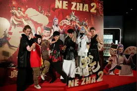《哪吒2》，外国影迷也是水灵灵地cos上了图片