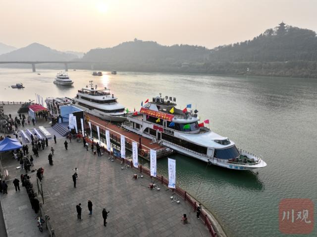 嘉陵江开行首条跨市游轮，有何特别之处？丨深壹度