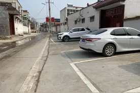 小车位彰显乡村大变迁图片