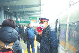 中铁北京局阳泉站：确保旅客安全有序出行图片