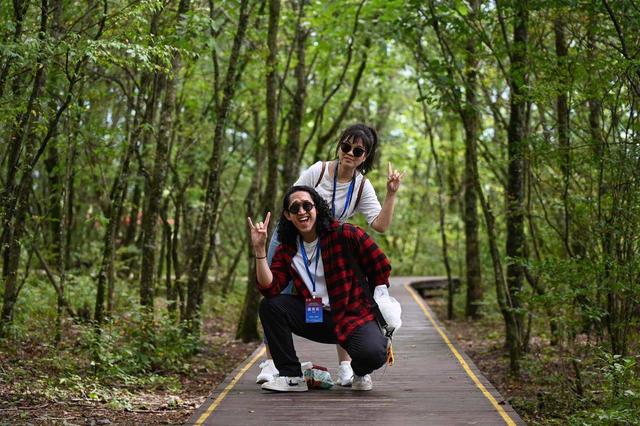 法国旅游联合会主席称，回国后就向法国游客推介“华中屋脊”之美