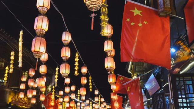 安顺古城与顾府街人气火爆 文旅融合点亮城市夜经济