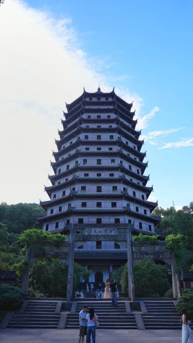 已实施限流！西湖边著名景区突然爆火，天天围满人！大家统一动作，紧急提醒……
