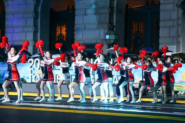 25辆花车盛装亮相黄浦江畔，上海旅游节打造“人民大众的节日”