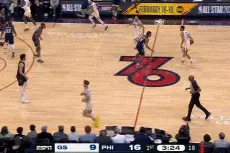 😳4分变0分+踢腿进攻犯规！库里撤步3+1 76人挑战成功图片