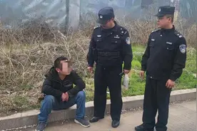 男子醉酒躺路边，多亏城阳公安民警图片