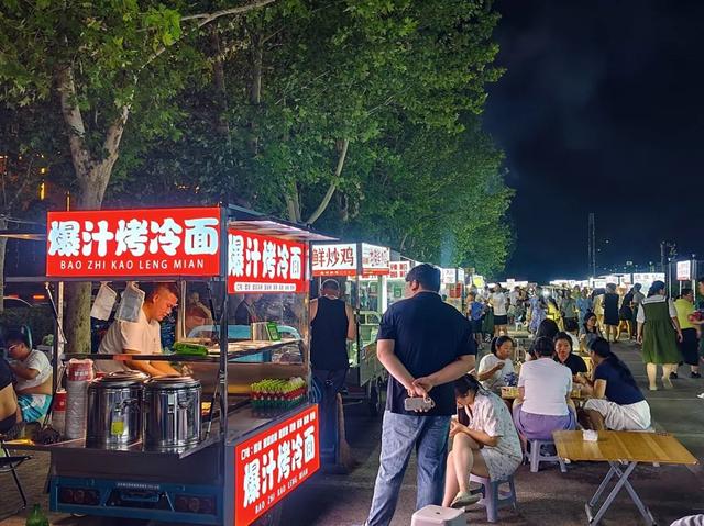 华灯初上，烟火升腾！冀南新区夜市点亮夜间图景