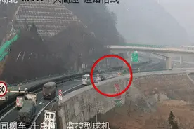 湖北十堰高速上发生的一幕，幸好客车司机水平高！图片