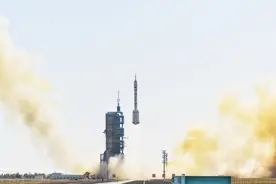 神舟十七号载人飞船发射升空震撼瞬间图片