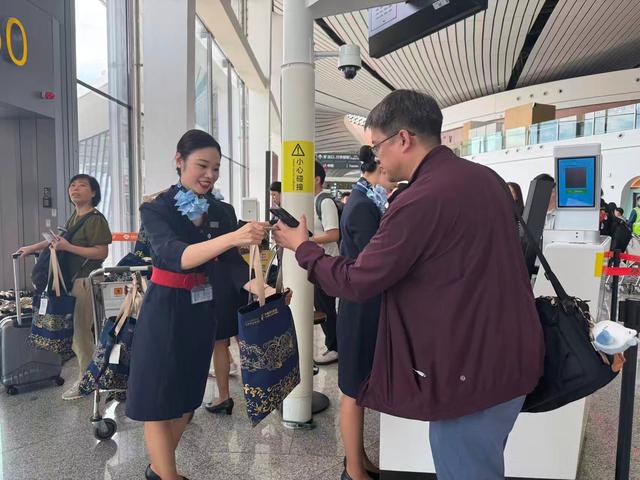 打造传播中华文明的“空中名片”：中国东方航空与中国国家博物馆联袂推出“国博号”主题彩绘飞机