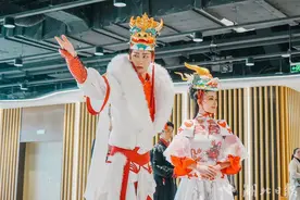 名品珠宝销量“飞驰” 体验式消费“热辣滚烫”  武商集团春节销售规模实现双位数增长图片