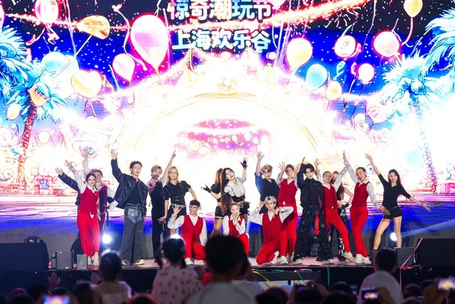 上海欢乐谷“街头红人节”燃动黄金周，湖南浏阳同款顶流烟花演绎中式浪漫