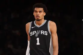 文班谈惜败：我认为双方势均力敌 只是我们有时缺乏赢球特质图片