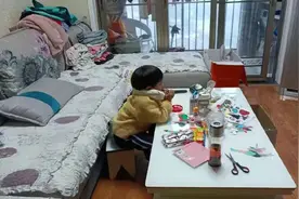 雇来的51岁“妈妈”：为入狱雇主无偿带娃4年，“如果我们再年轻一点，条件好一些，也就不愁了”图片