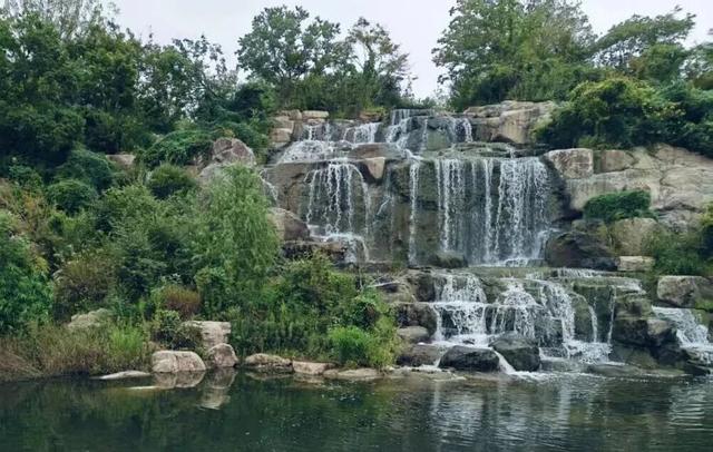 上海高4800厘米的“最高峰”竟是中空的？网友：求问登顶需要带氧气瓶吗？