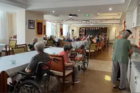 当“丁克”老了：养老院每月花1万多，无娃“一身轻”图片