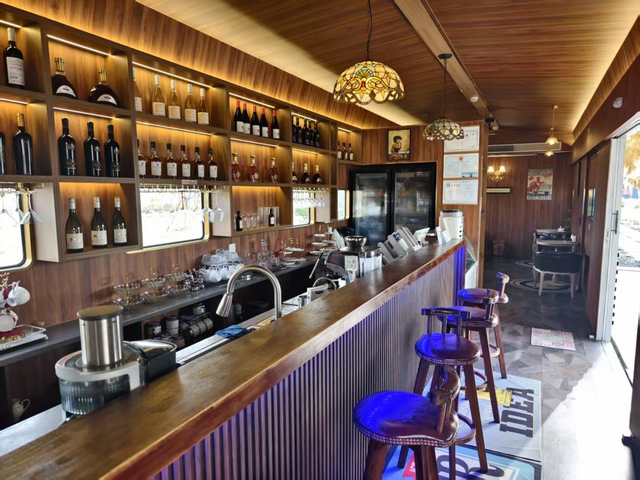 【2025打卡中国】多国网红博主在白墙黛瓦中寻觅生活的“小美好”