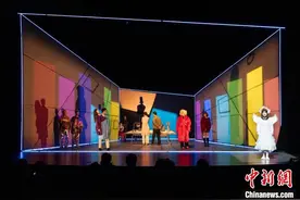 当童话“照进”现实 舞台剧《偶然之城》让观众重新思考人生图片