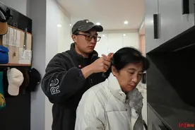 成都故事｜31岁儿子全职陪护“2岁”妈妈：你养我小，我陪你老图片
