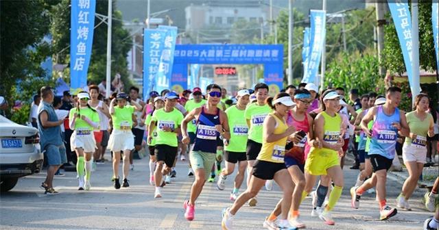 游客往哪走，产业往哪干，紫云跟着旅游线路“种”特色
