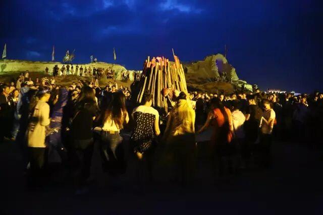 夜浸古堡，光影韵味——梦境之地的镇北堡西部影城温柔与神秘