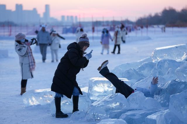 尔滨“钻石海” 浪漫赏落日