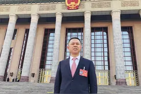 2024听两会|全国人大代表高纪凡：建议构建光伏产业高质量发展生态圈  推进光伏储能产业融合发展图片