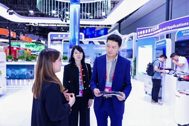 连续两年获数贸会先锋奖认可，2025数贸会易点天下满载而归！