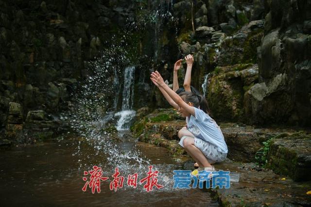 涌泉竹林景区泉竹相依，市民山间赏泉纳凉的好去处