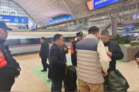 用表弟、儿子身份证坐高铁，两名“限高”男子被罚！图片