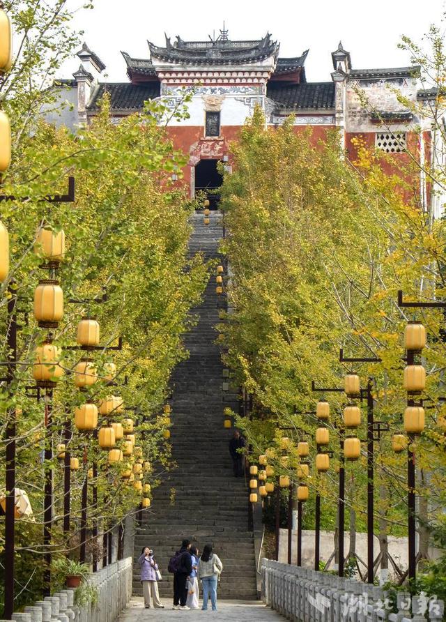 恩施市：城市初冬景色美