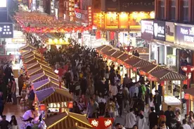 夜市里，“挤了一亿人”！图片