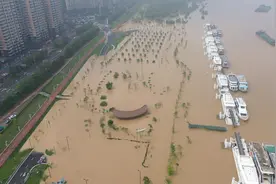 广东北江发生特大洪水：水库群有序调度拦洪，避免潖江蓄滞洪区启用图片