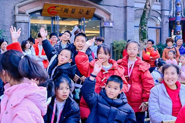 把非遗场景搬进文明集市，好有趣~