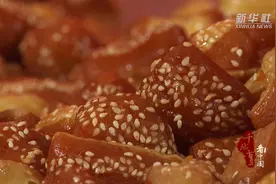千城百县看中国｜山东临沭：传统糕点“蜜三刀”图片