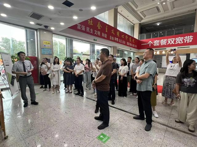 从智能设施到“爱心翼站”，榆林电信营业厅成为陕西通信服务立样板
