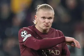 曼彻斯特冰火两重天，曼城六球狂胜，曼联再遭失败图片